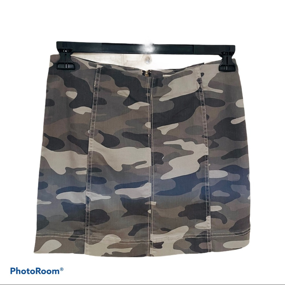 Camo Mini skirt! - Picture 2 of 7
